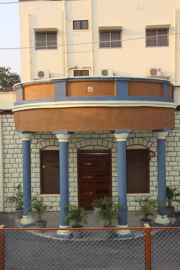 Yuvraj Lodge Osmanabad Экстерьер фото
