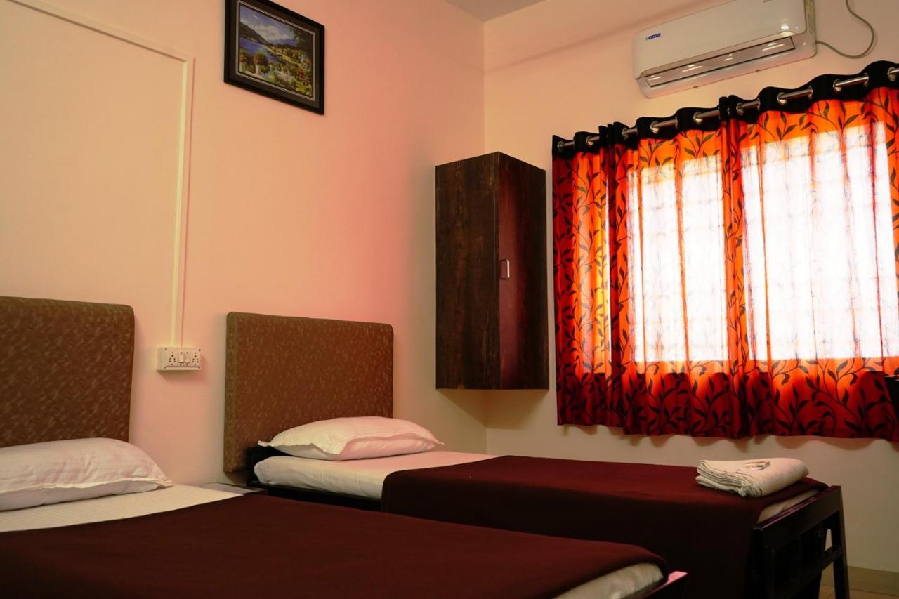 Yuvraj Lodge Osmanabad Экстерьер фото