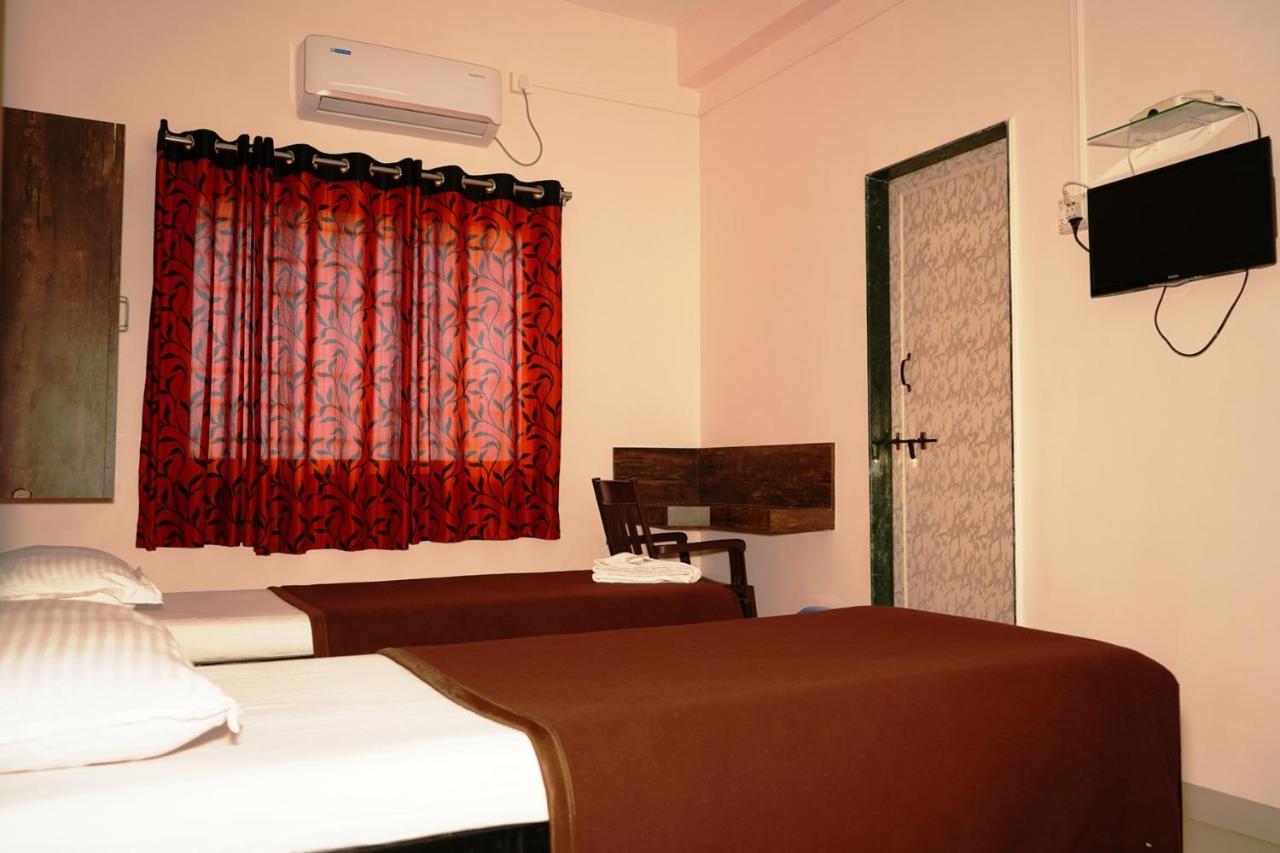 Yuvraj Lodge Osmanabad Экстерьер фото