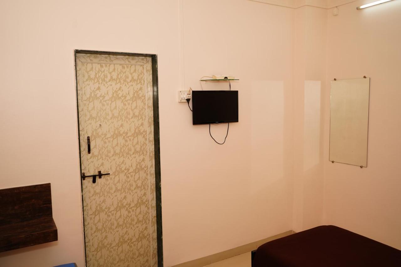 Yuvraj Lodge Osmanabad Экстерьер фото