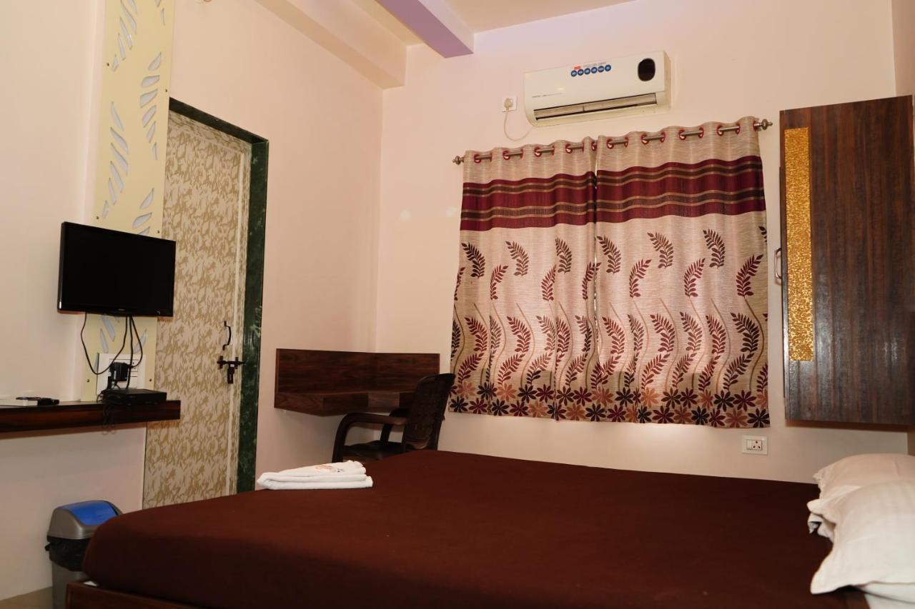 Yuvraj Lodge Osmanabad Экстерьер фото